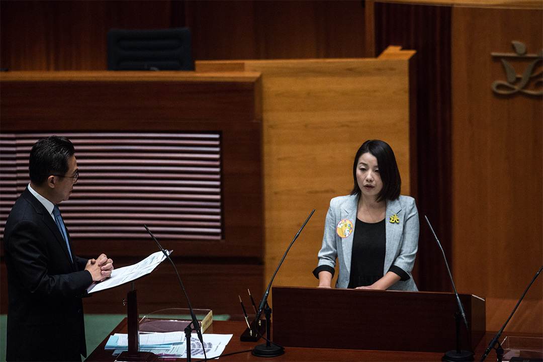 2016年10月12日，立法會議員劉小麗在宣誓就職時，以極慢速度讀出誓詞。