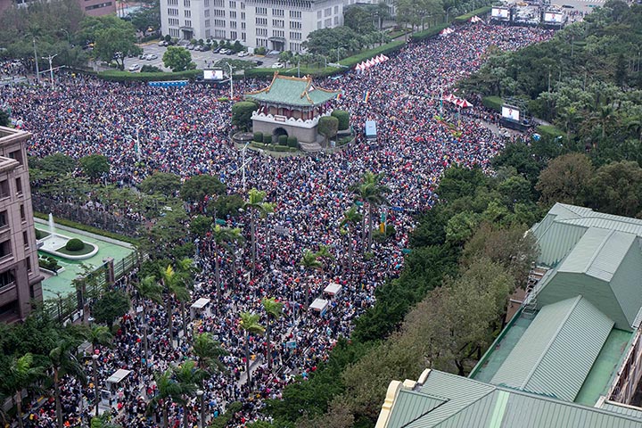 12月10日，同志团体于凯道举办音乐会。