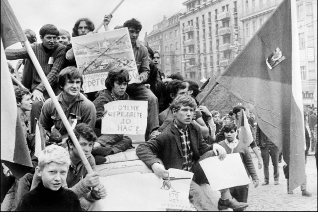 1968年8月21日，布拉格人民在温塞斯拉斯广场。