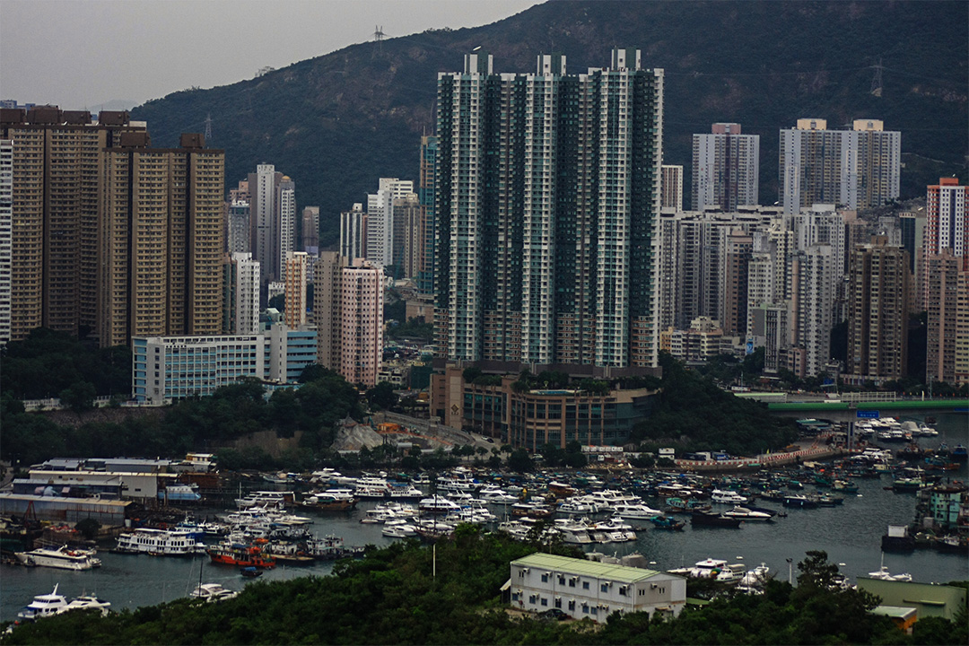 香港發展局剛公布2017至18年度賣地計劃,將預留28幅住宅用地賣予發展商起私營住宅,預計可供應合共約18910個住宅單位,稱可對應香港居住問題。