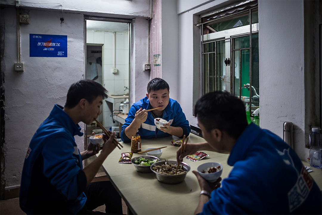 不少外卖员是外来务工人员。