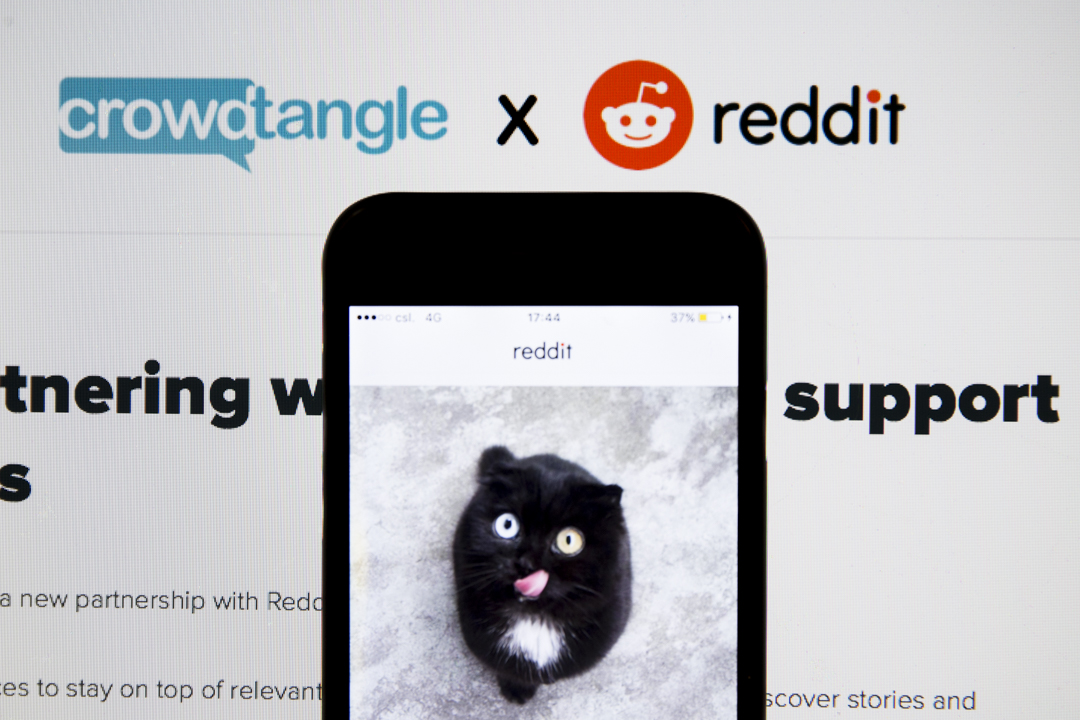 2017年2月7日，Facebook 旗下的免费社交平台分析工具 CrowdTangle 宣布与网络论坛 Reddit 合作。