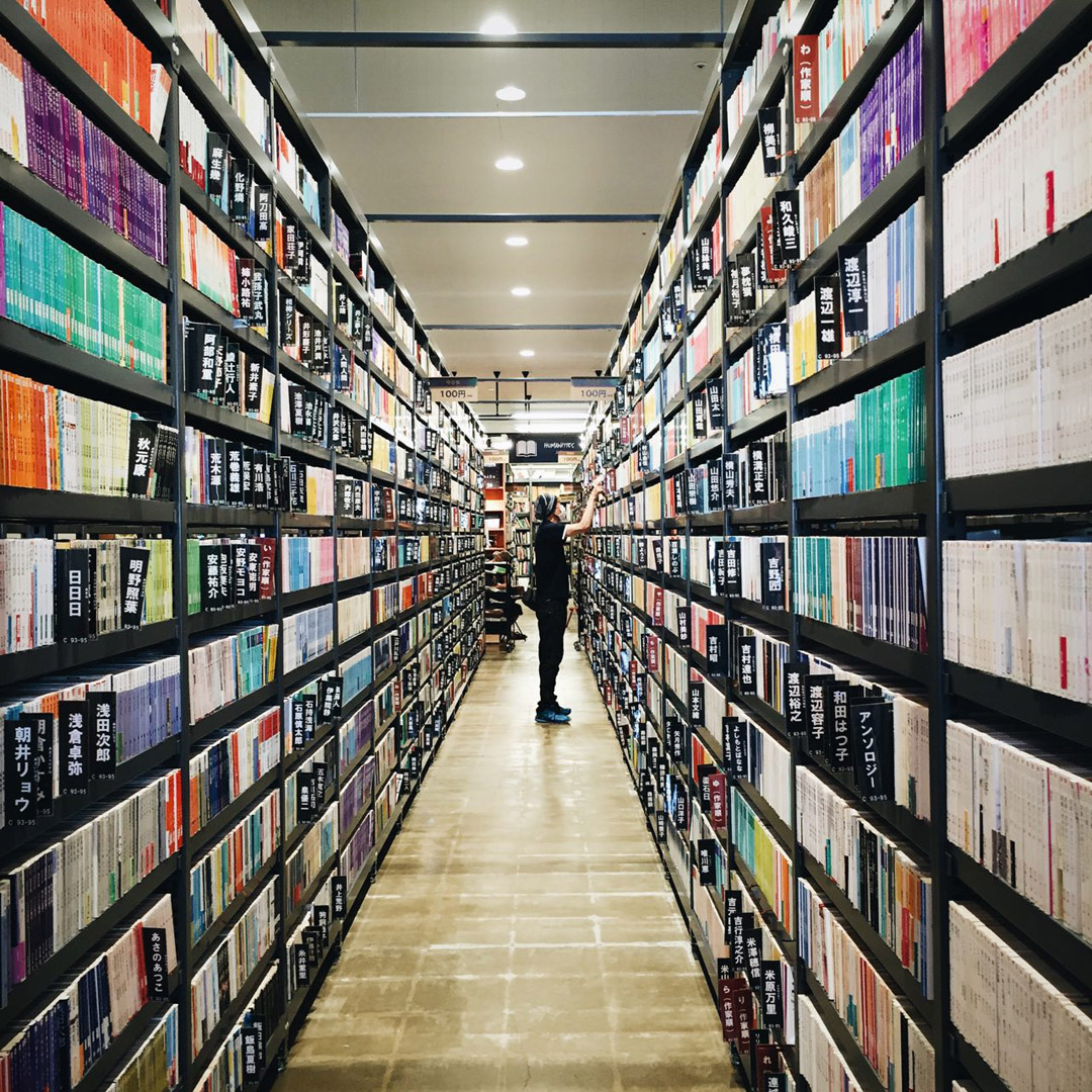 位於福岡實驗性質的二手中古書店「TSUTAYA BOOK GARAGE 福岡志免」。 