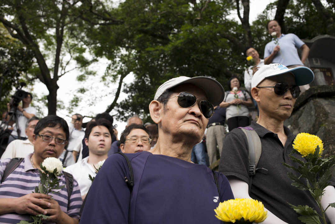 2017年5月7日，由六七暴动少年犯发起的“六七动力研究社”于和合石坟场举行的公祭会，以鲜花拜祭其中的16位死者。