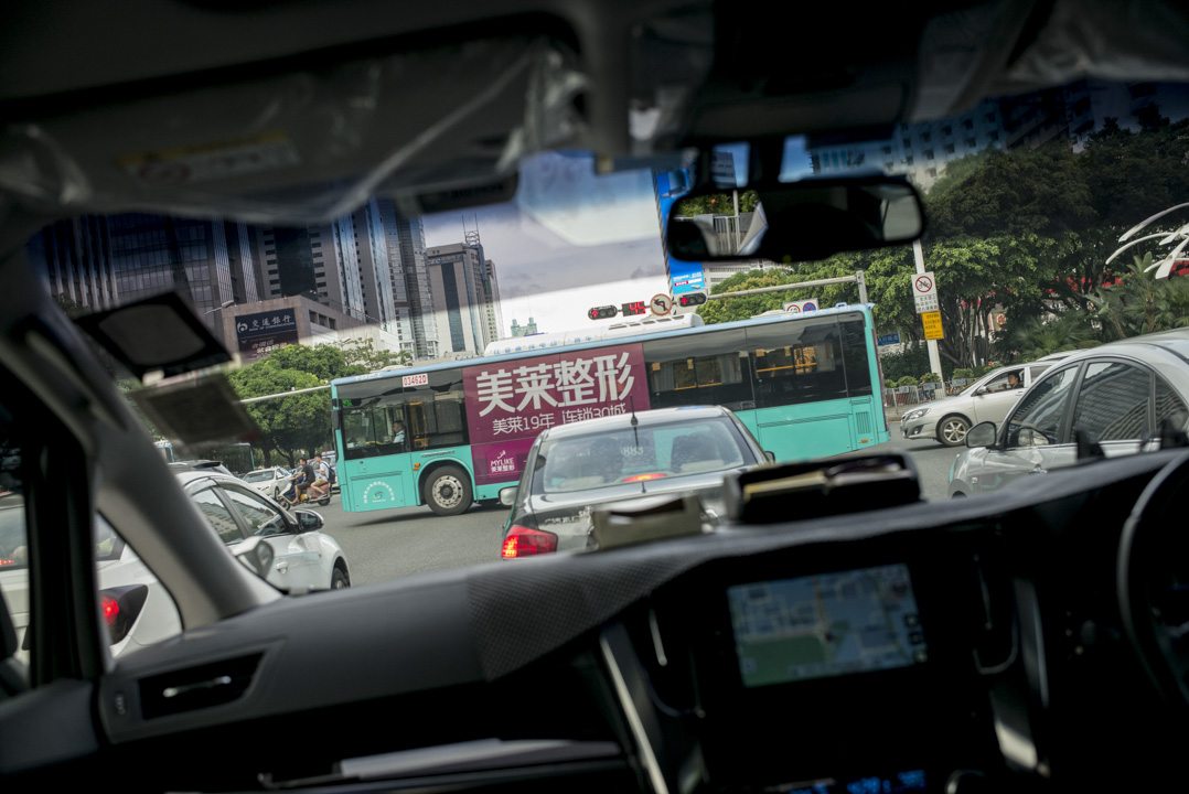 达哥说，不知道未来会怎样，“香港现在还是有优势，以后不知道了。”