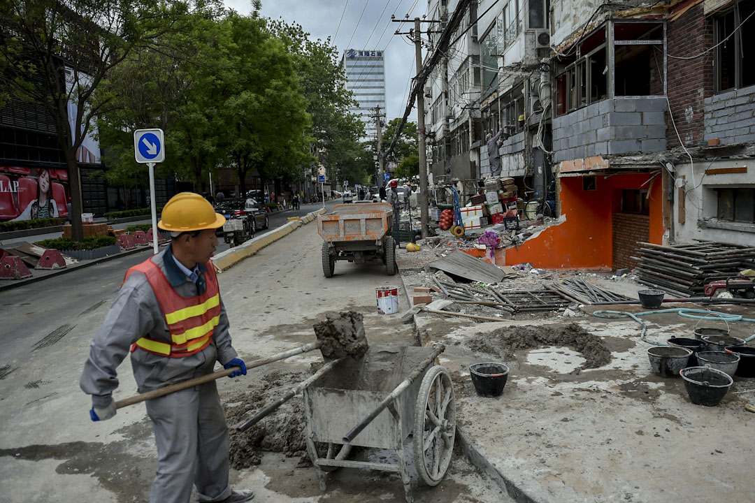 2017年4月25日，北京政府进行了整治违建的工作，太古里南区及北区的一条商业街，遭拆除面积为1000平方米。