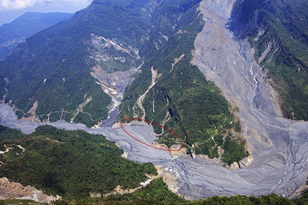 屏東縣霧台鄉好茶村(紅圈部分)在莫拉克颱風中全村都被土石流淹沒。