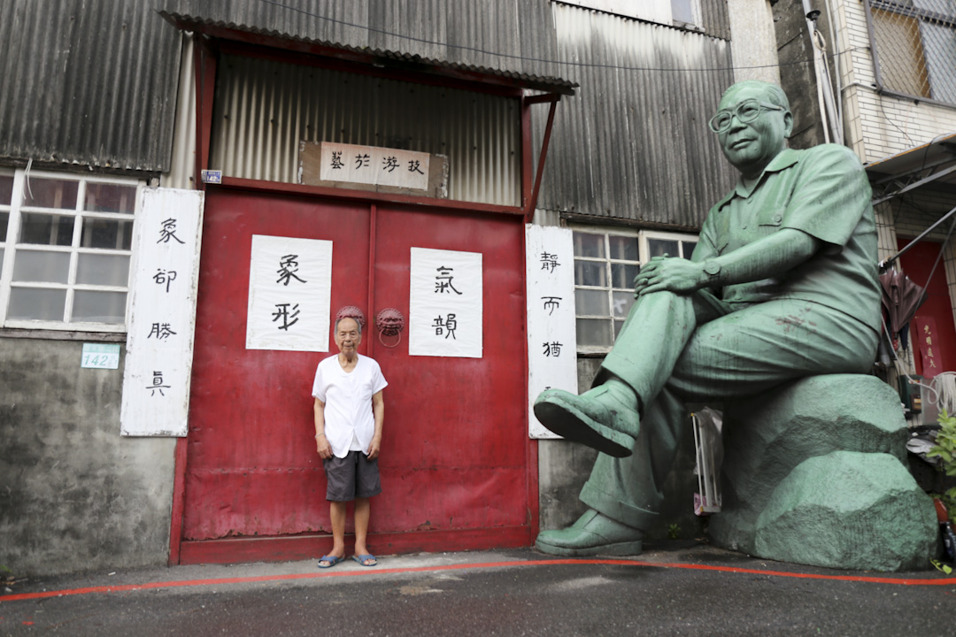 大半辈子专作蒋介石雕像，现年93岁的雕塑家魏立之。