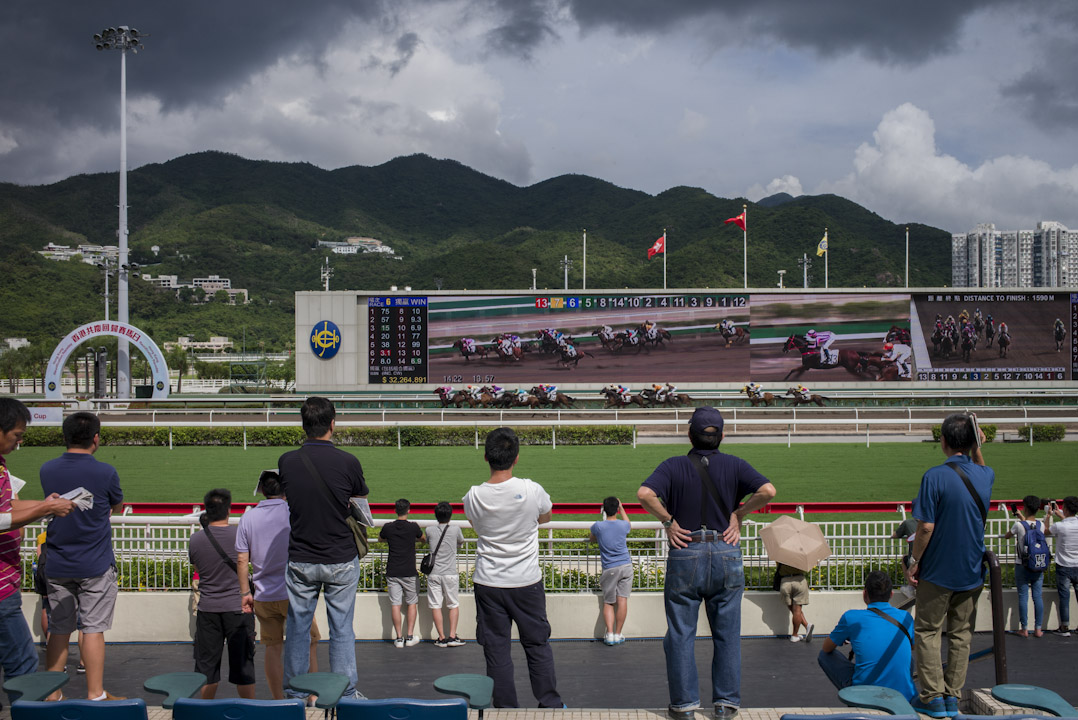 2017年7月1日，香港沙田馬場正舉辦「香港共慶回歸賽馬日」。