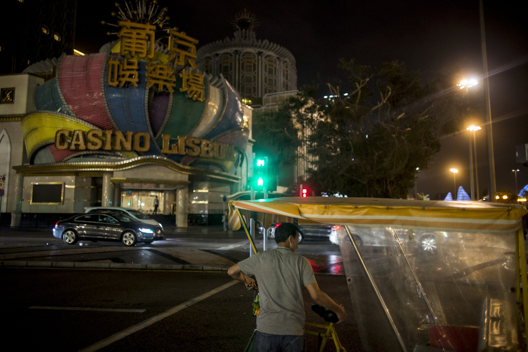 澳门著名赌场“萄京娱乐场”在停电的情况下没办法开门营业。