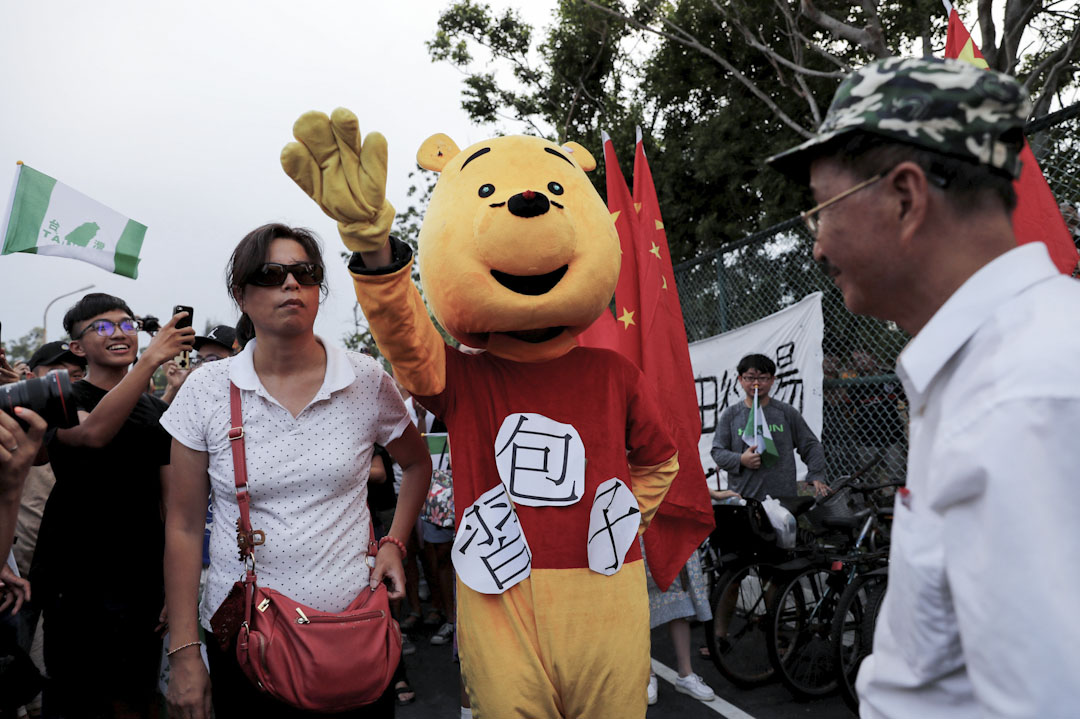 有參與抗議的學生穿上動物裝扮諷刺習近平。