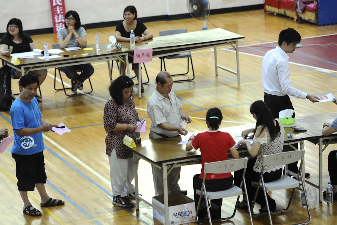 2012年7月7日，馬祖博弈公投，當地居民排隊在馬祖的投票站投票，決定是否在台灣開設第一家賭場。投票結果是同意票勝出，是目前唯一一次「通過」之公投。