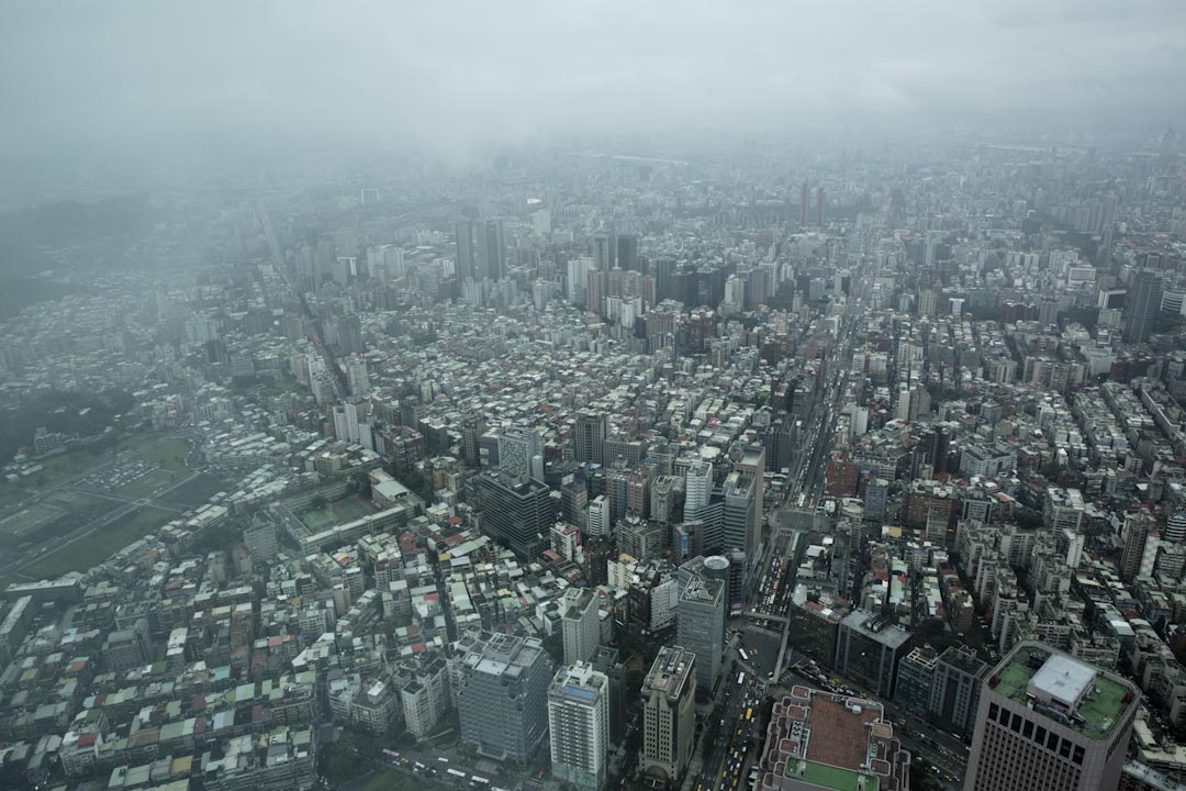 裙带资本主义在越是以国内市场为主、拥有的资源移动性越低的企业集团会越发达。