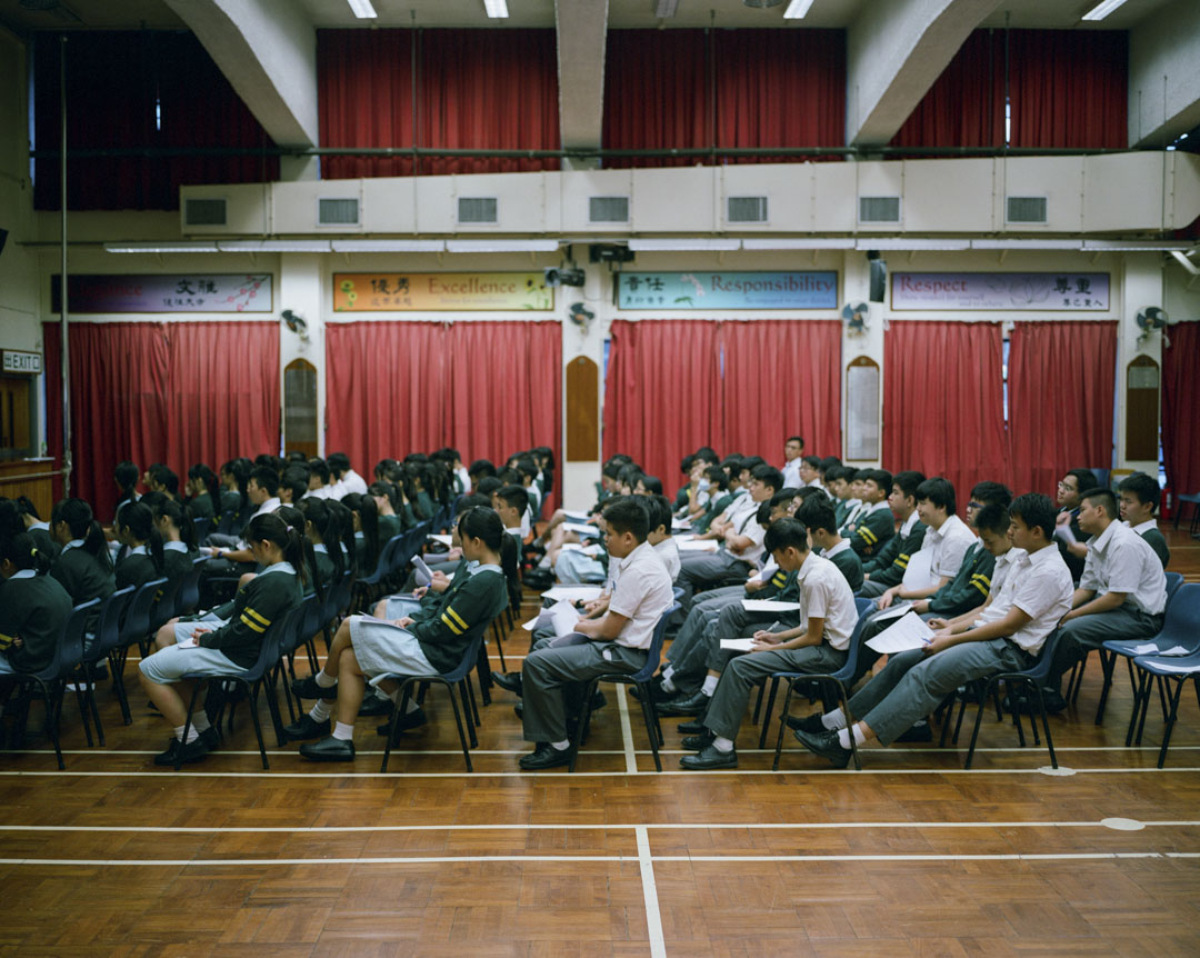 2017年11月，香港有50间中学，安排学生观看基本法委员会主任李飞的基本法研讨会演说，演说全长近一小时。