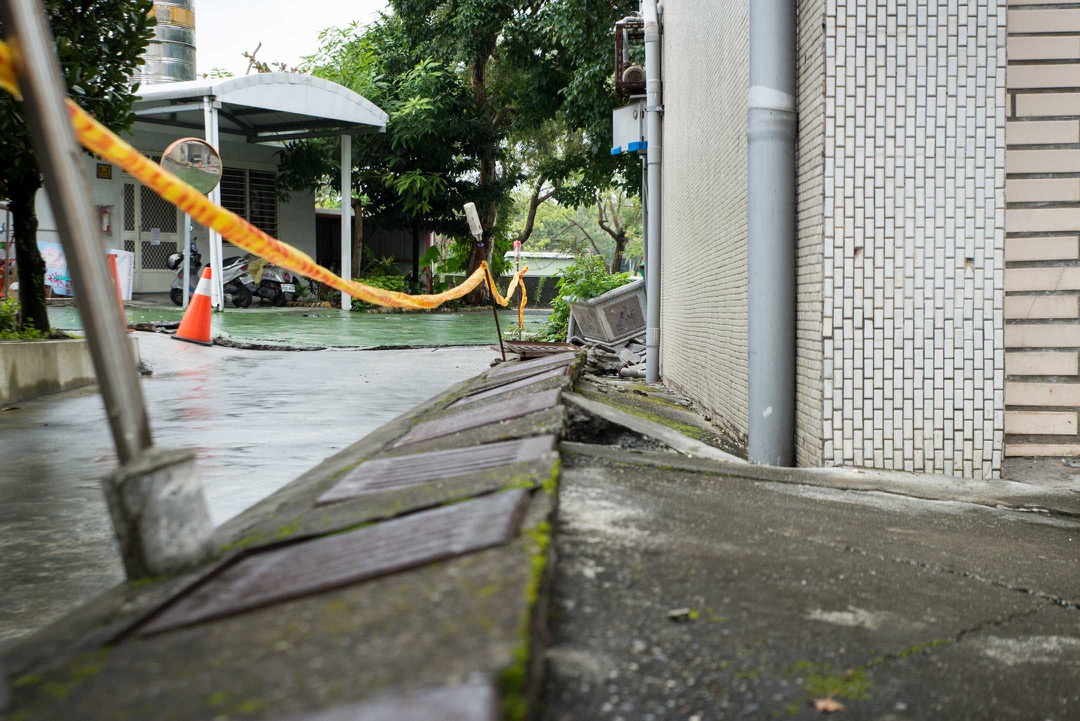 921地震過後，當國震中心結構技師發現明禮國小耐震係數並未符合標準，於是2011年時，校園內開始進行為期三個月的結構補強工程，替這座斷層上的百年小學強筋健骨。