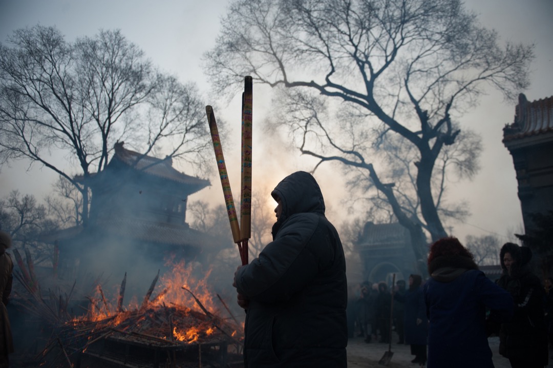 2018年2月16日，中國黑龍江齊齊哈爾，當地民眾在農曆年初一到大乘寺祈求來年健康幸福。