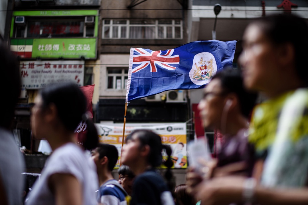 隨著以彭定康為代表的熟悉香港問題的政客和職業官員的逐漸老去，新生代英國政客對於香港問題普遍缺乏基本認識和關注度，當香港民主派人士遭受打壓，言論自由空間被不斷收緊之時，他們很容易就遺忘掉香港「兩制」的特殊地位是靠倫敦和北京簽署的條約來保障的。