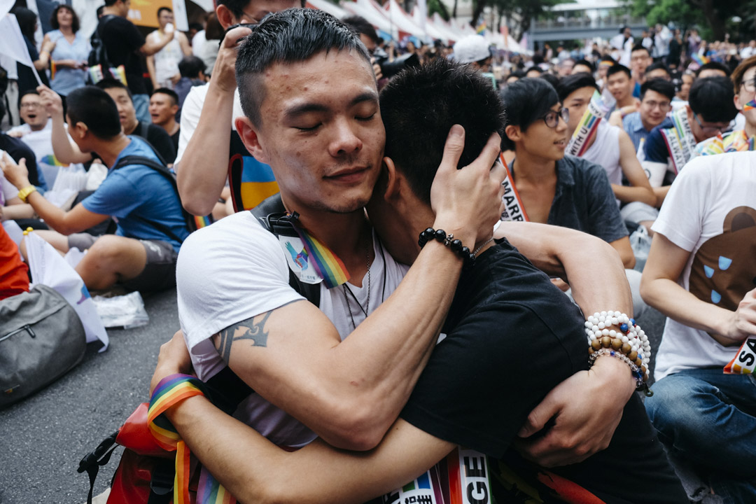 台湾的婚姻平权借由切割“性”的成分，以性与爱与关系的单一化想像论述，终于达成了婚姻平权的里程碑。然而多元成家的法制化却被牺牲了。同志的婚姻平权了，然而人类亲密关系的多元讨论，却在公共视野当中消失了。