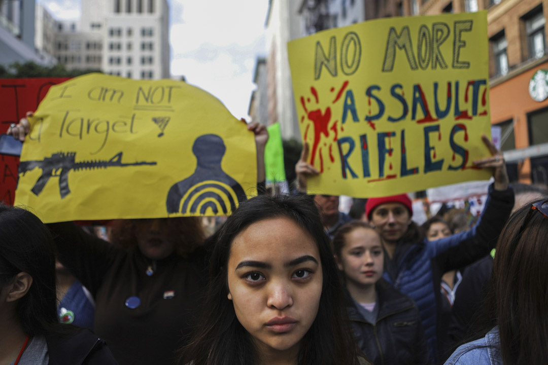 美国加州，民众响应号召，到街头参与“March for Our Lives”全国性枪械管制游行活动。