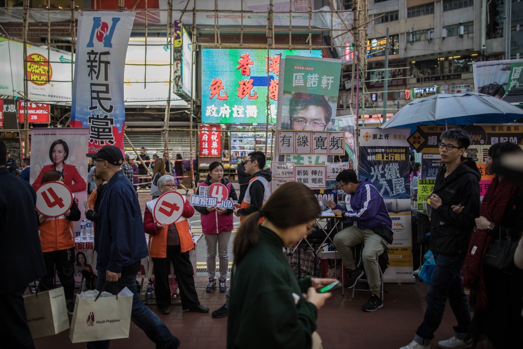 一個最明顯的當代危機，是Appadurai所指的「民主疲憊」(democracy fatigue)。而香港最近的立法會補選，亦看到了爭取民主的政團流失大量選票，民眾不太熱心於追求自由民主，從而導致威權專制的坐大。