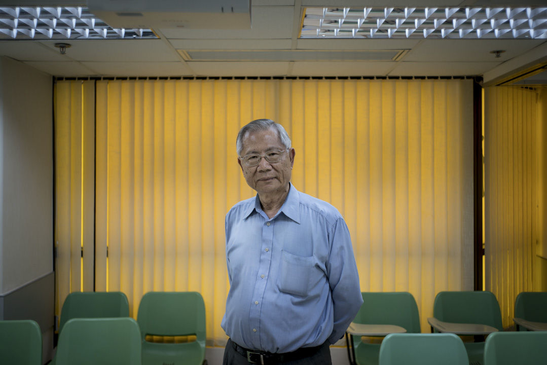 普通話研習社及香港中國語文學會創辦人之一許耀賜，被香港媒體稱為「推普先鋒」。