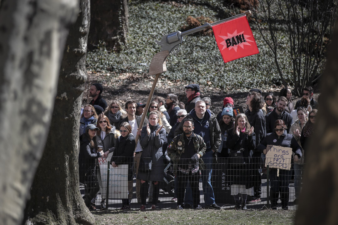 2018年3月24日，「為我們生命遊行」（March For Our Lives）遊行，示威者聚集在美國紐約中央公園聆聽講者發言。