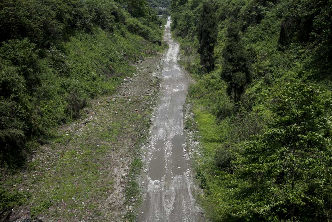 2018年4月，什邡红白镇的一条山路，十年前，红白镇是地震重灾区。