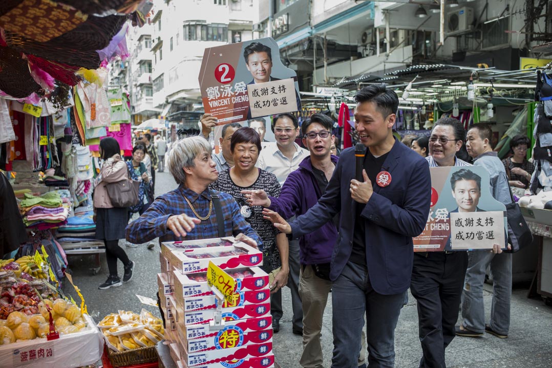 2018年香港立法会补选，郑泳舜以2,419票的差距击败姚松炎，胜出九龙西议席，成功当选。其中在启晴邨和德朗邨，共比对手姚松炎多1700多票。