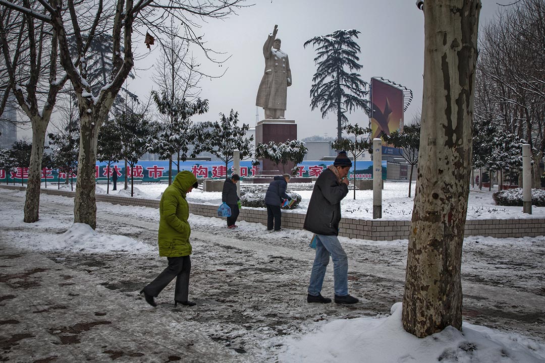 文化革命在历史上的重要性不言而喻，它使中国六到八亿人卷进去而且延续了十年，把国家搞到支离破碎濒临破产的地步，但国内对它的研究却是一个空白。