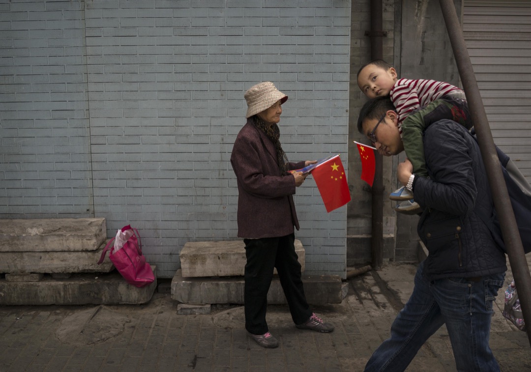 接下来的问题是，面对老龄化社会的到来，中国是否要实施一个鼓励生育政策？