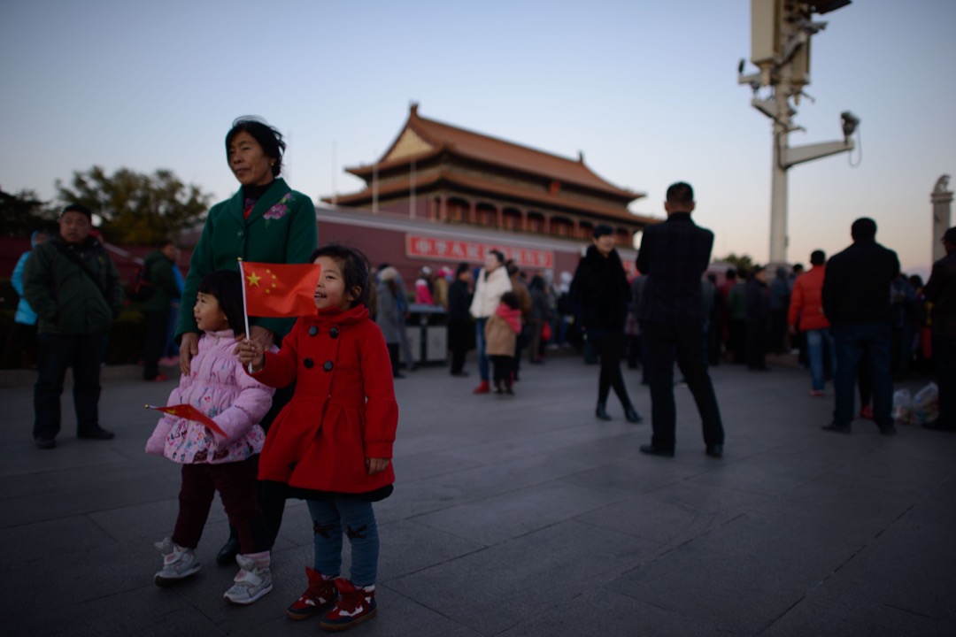 过去十多年以来，中国的人口出现的少子化、老龄化直接迫使政府多次调整计划生育政策。最新的政策，则是2016年的“全面二孩”，任何一对夫妇，均可生育两个孩子。