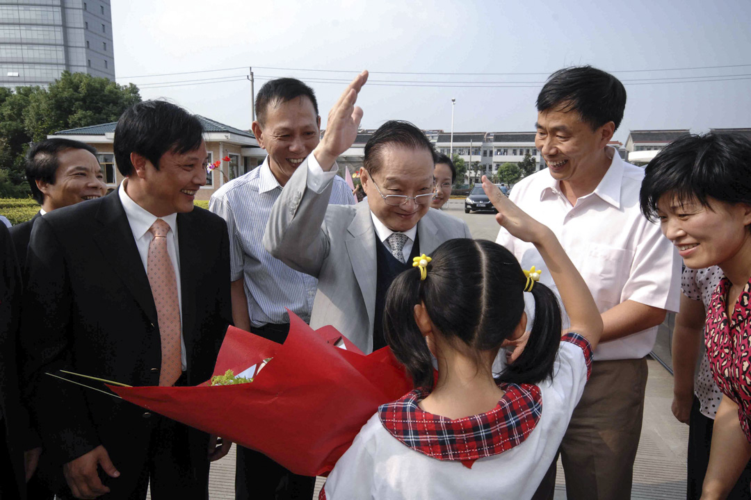 2008年9月17日，金庸書院在浙江海寧奠基，金庸出席奠基儀式。 