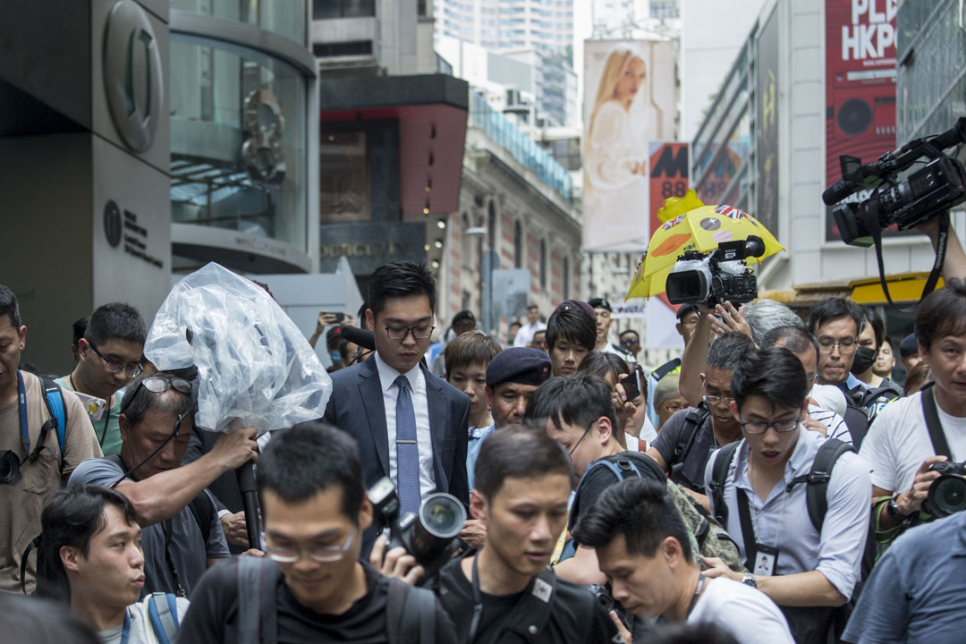 2018年8月14日，香港民族黨召集人陳浩天應邀到香港外國記者會（FCC）會址發表演講，離開時被大量記者追訪。