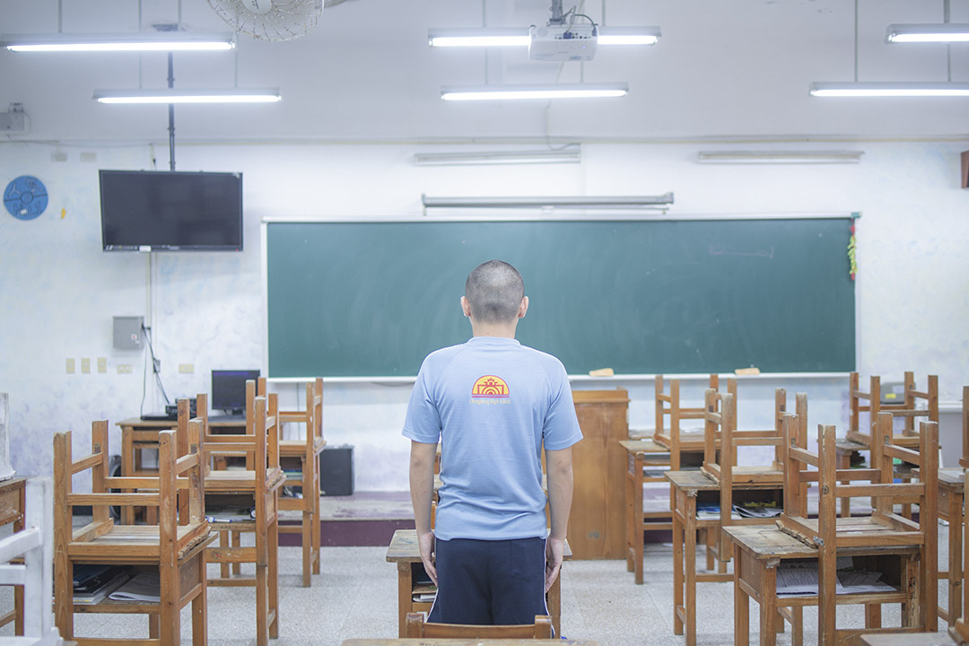 剛滿20歲的阿凱是班長，人緣極好，講話有條理，臉上總是帶著笑容。  