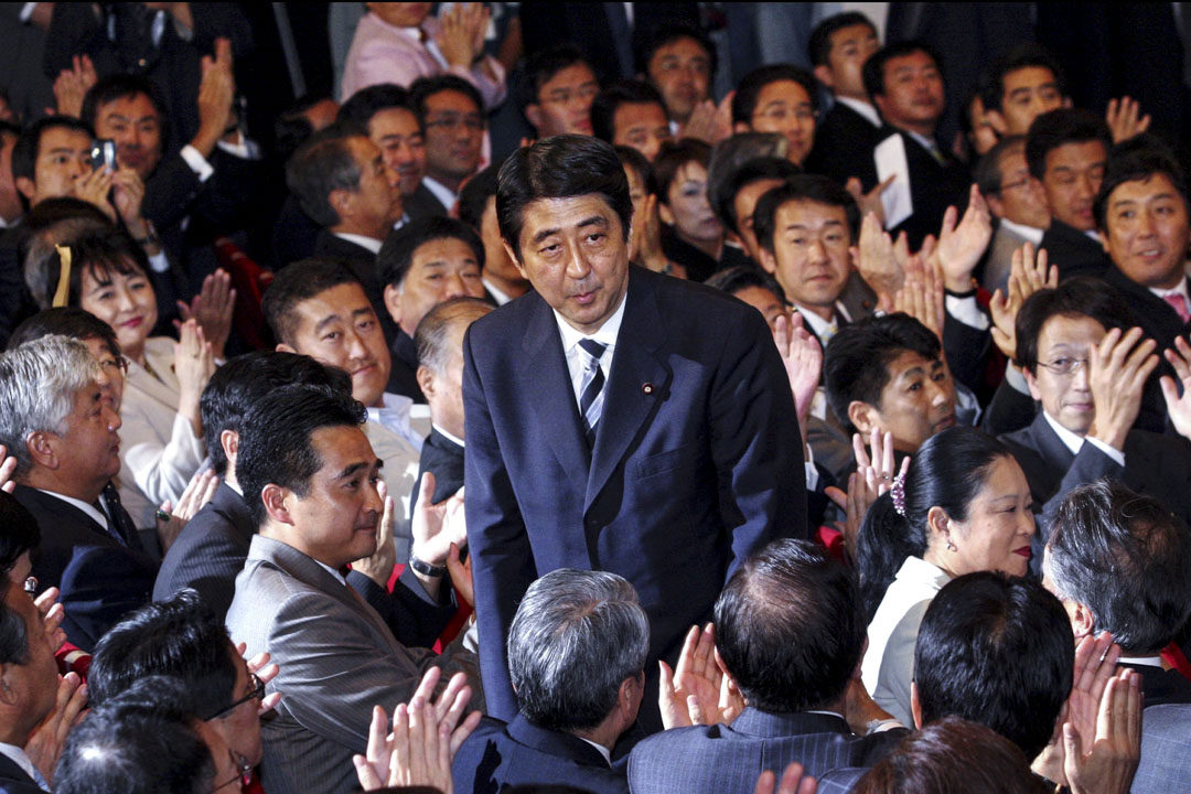 2006年9月20日，安倍晋三当选为第21届自民党总裁，并于9月26日，就任第90届内阁总理大臣，成为日本战后最年轻的首相。