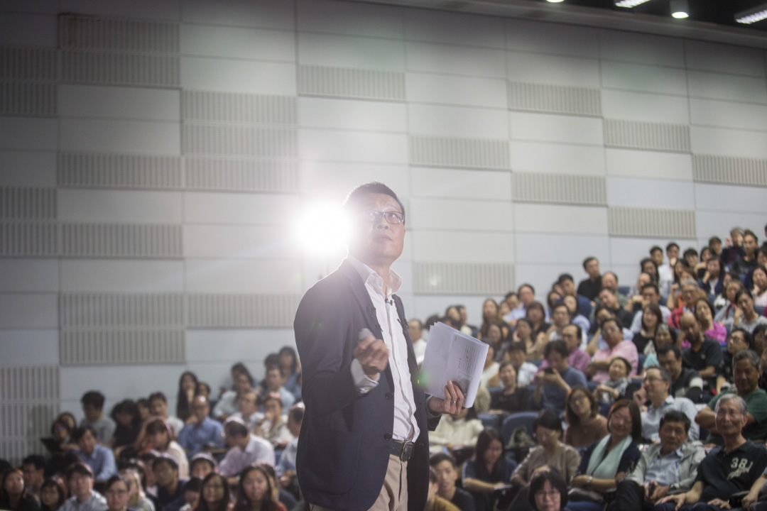 陈健民表示案件审讯在即，为轻装上路，避免为学校、学生带来混乱，故已经向大学请辞，将于2019年1月1日提早退休。