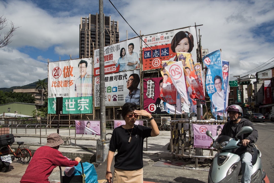 台北市多位候選人的選舉廣告。