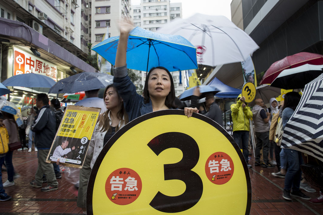 2018年11月25日，劉小麗在黃埔為李卓人助選拉票。