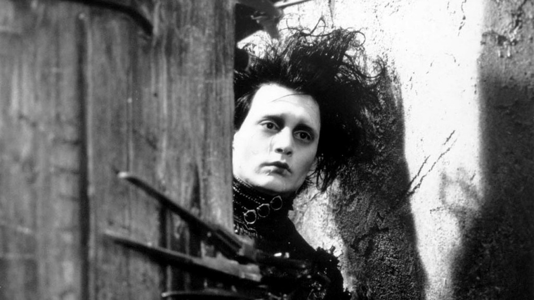 《Edward Scissorhands 剪刀手爱德华》电影剧照。