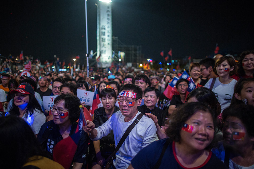 2018年11月17日，韩国瑜在高雄市鳯山的造势晚会上演讲，台下的支持者感触落泪。