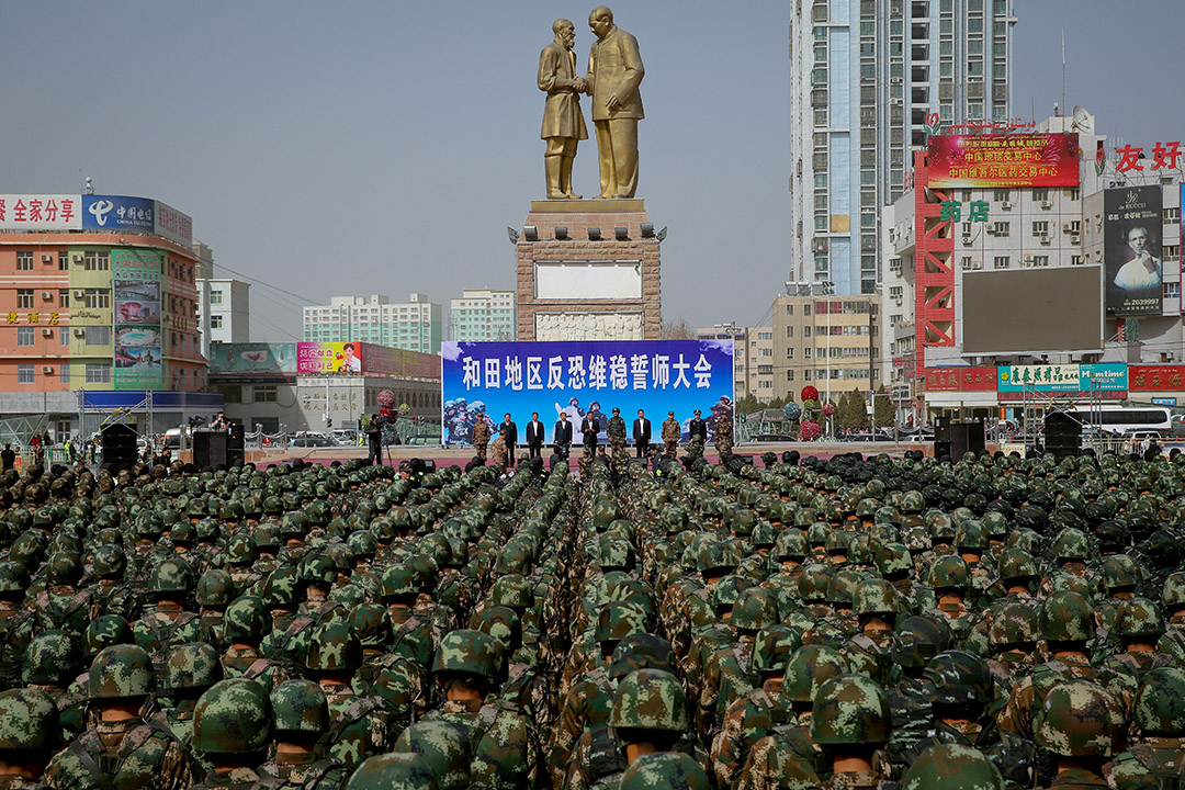 2017年2月27日，中國軍警在新疆維吾爾自治區和田舉行反恐集會。