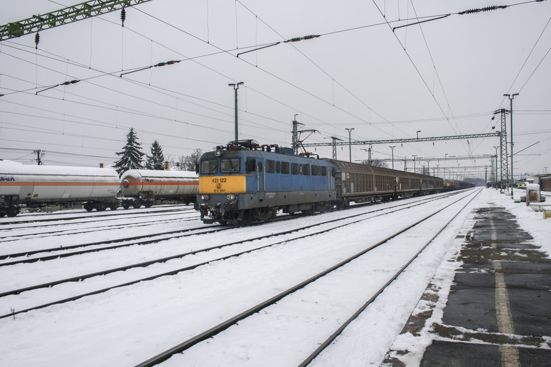 由卡萊比奧回布達佩斯的火車外的雪地景色。