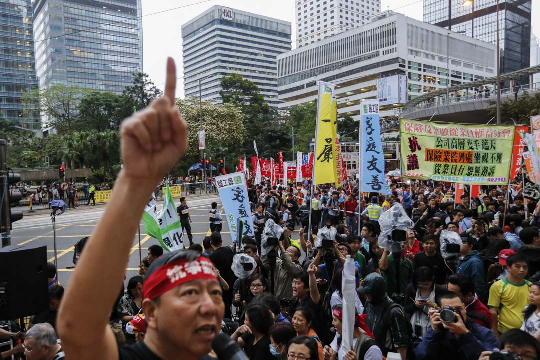 2013年5月11日，职工盟带领五一劳动节游行队伍到达长江中心声援货柜码头工潮。