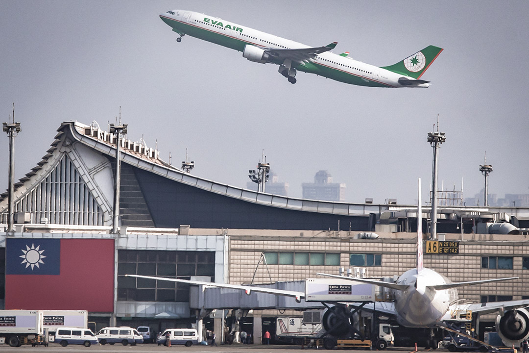 桃园国际机场的长荣航空飞机。