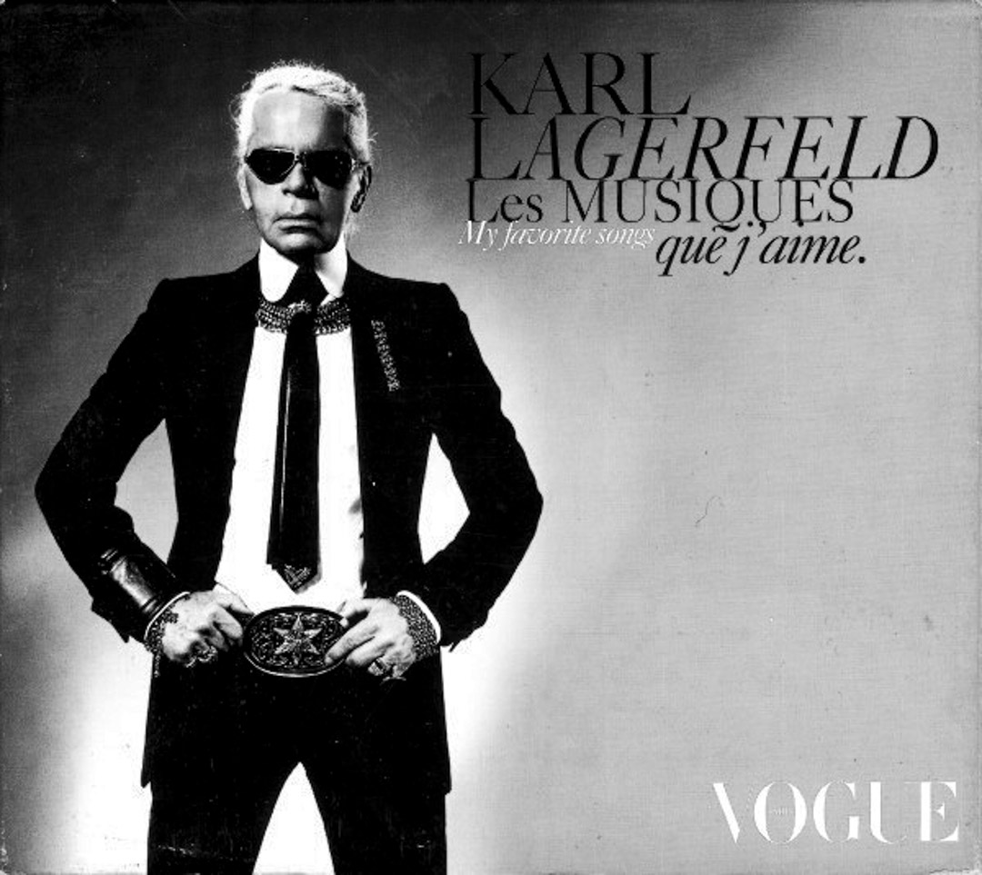 Karl Lagerfeld 亲自上阵，为自己设计封面造型完成拍摄，黑白色调将个人鲜明的标志展现的淋漓尽致。