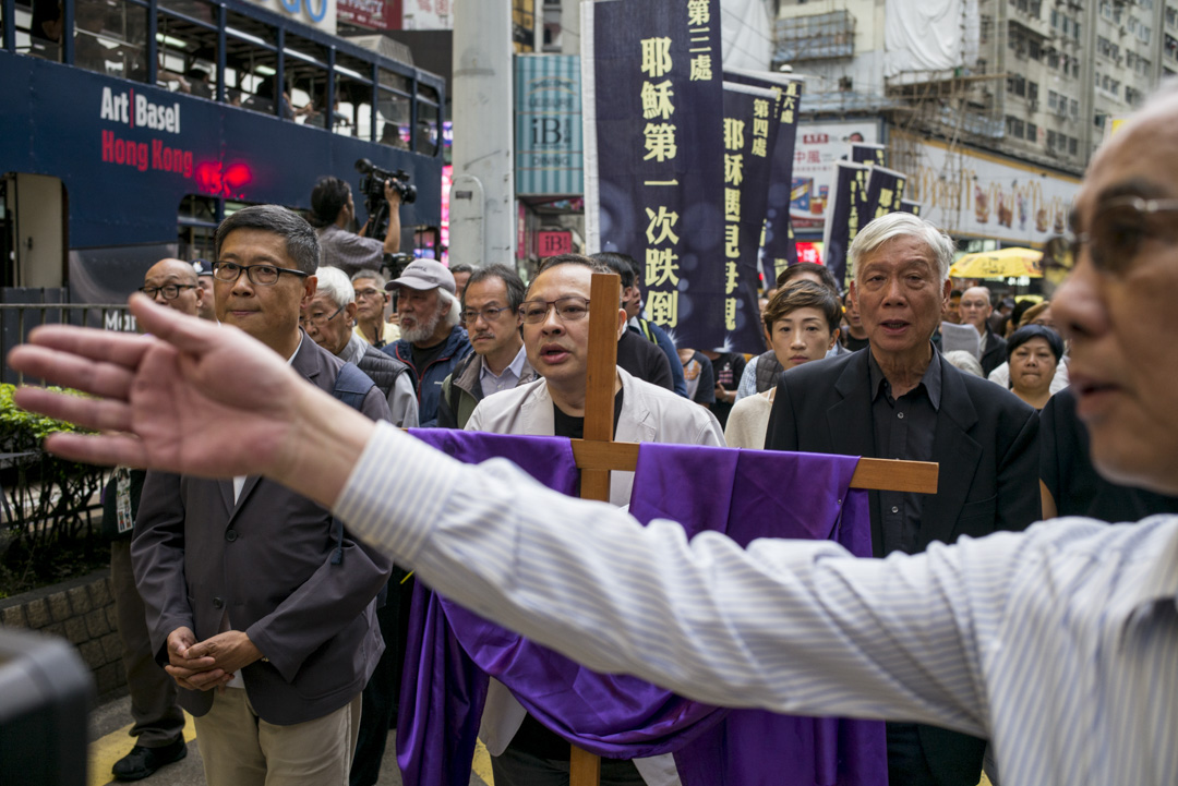 2019年3月30日，香港天主教正义和平委员会发起的“伞下同行、民主苦路”游行，由“占中三子”戴耀廷、朱耀明及陈健民带领队伍由铜锣湾游行至金钟政府总部。