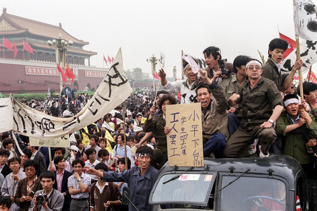 1989年5月18日，超过一百万中国工人涌入北京街头，支持天安门民主运动。