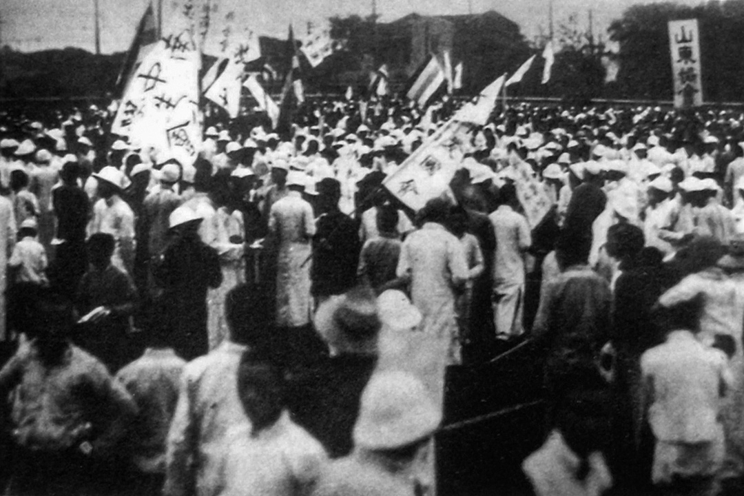 1919年5月7日，上海各界约2万人在公共体育场举行国民大会，声援北京学生爱国运动。