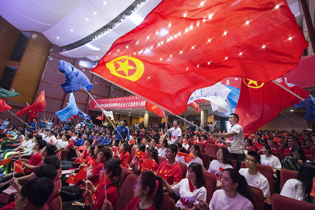 2019年4月22日，大学生在五四运动100周年活动中合唱歌曲《我和我的祖国》。