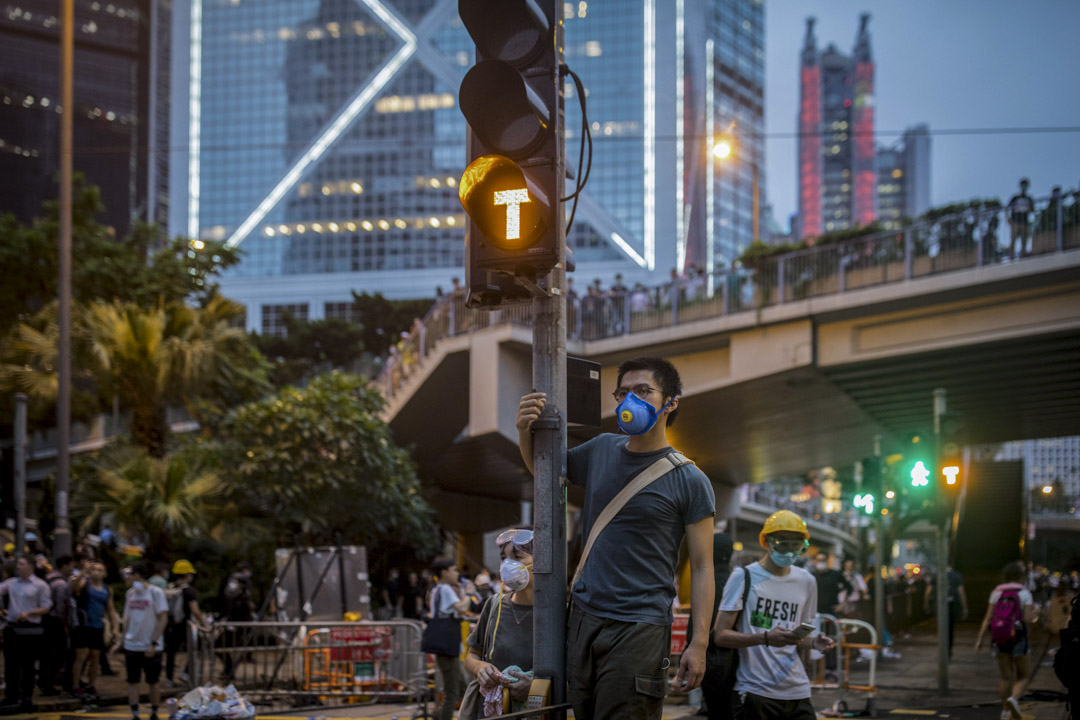 2019年6月12日，一名示威者在金鐘道。